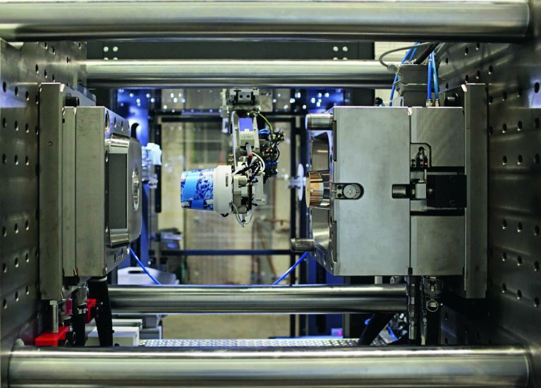 Electrostatic In Mould Labelling (IML) static electricity